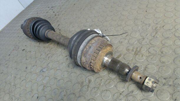 Foto: ANTRIEBSWELLE LINKS eines Opel Astra Caravan 16V GLS Komfort