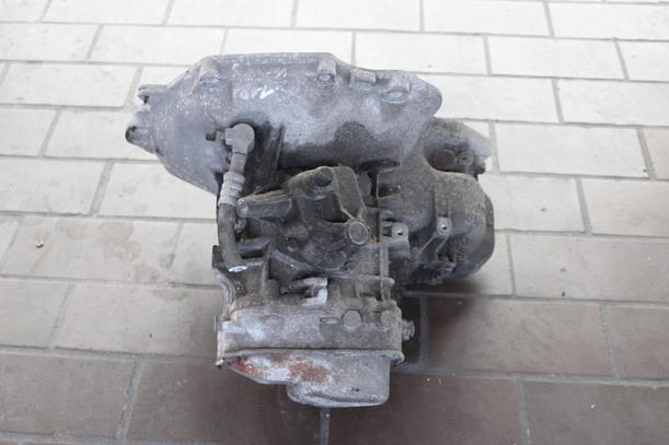Foto: SCHALTGETRIEBE 5-GANG eines Opel Vectra 1.6 SX