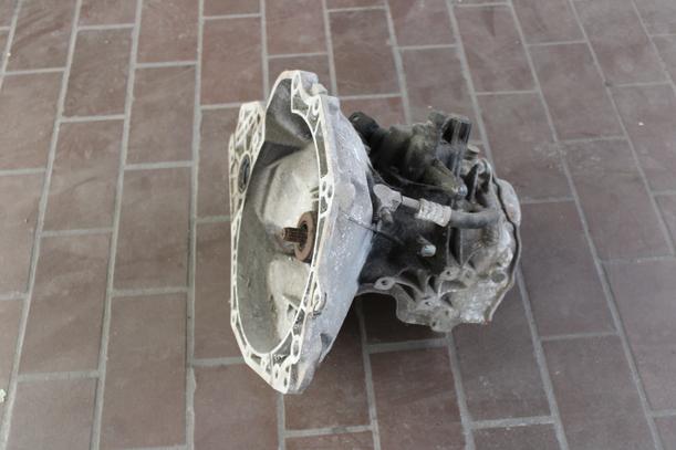 Foto: SCHALTGETRIEBE 5-GANG eines Opel Vectra 1.6 SX