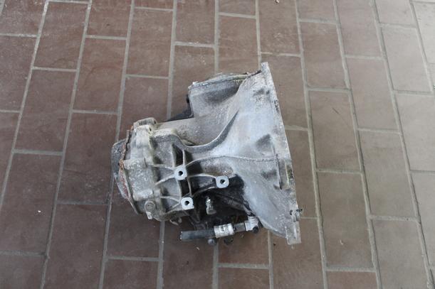 Foto: SCHALTGETRIEBE 5-GANG eines Opel Vectra 1.6 SX