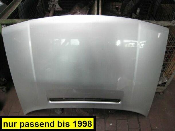 Foto: MOTORHAUBE eines Skoda Felicia 1.3