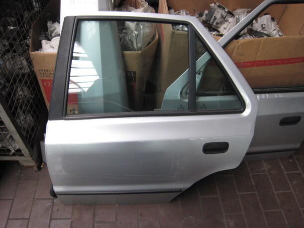 Foto: TÜR HINTEN LINKS eines Skoda Felicia 1.3