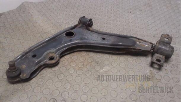 Foto: QUERLENKER VORN LINKS eines Skoda Felicia 1.3