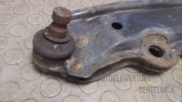 Foto: QUERLENKER VORN LINKS eines Skoda Felicia 1.3