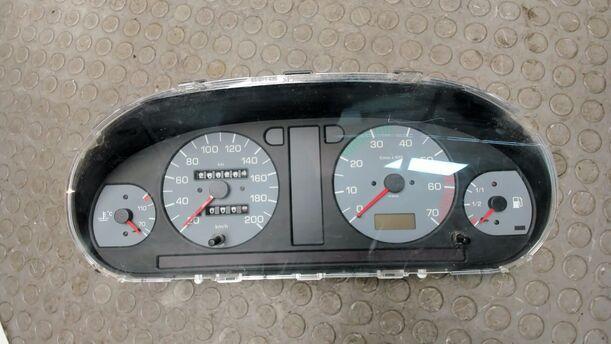 Foto: KOMBIINSTRUMENT / TACHOEINHEIT eines Skoda Felicia 1.3