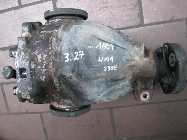 Foto: HINTERACHSGETRIEBE / DIFFERENTIAL eines Mercedes-Benz 230 E
