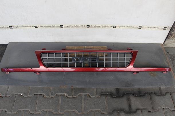 Foto: KÜHLERGRILL eines Opel Frontera 2.8 TDI Combispace