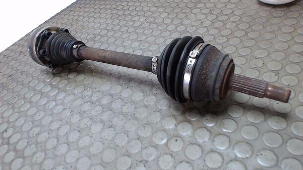 Foto: ANTRIEBSWELLE LINKS (AUTOMATIK) eines Seat Cordoba 1.8i