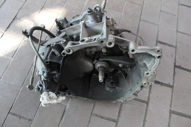 Foto: SCHALTGETRIEBE 5-GANG eines Citroen BX 19 Break