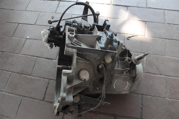 Foto: SCHALTGETRIEBE 5-GANG eines Citroen BX 19 Break