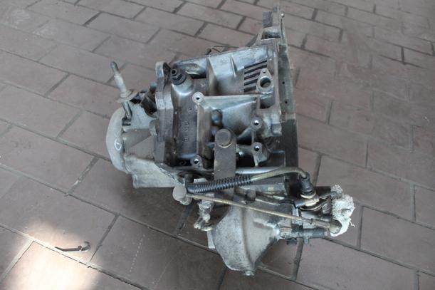 Foto: SCHALTGETRIEBE 5-GANG eines Citroen BX 19 Break