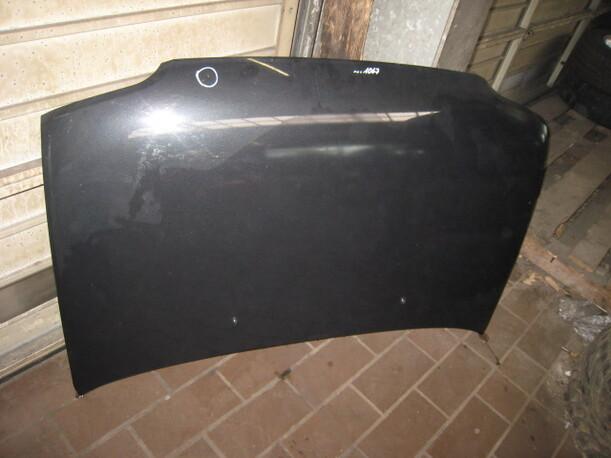 Foto: MOTORHAUBE eines Daihatsu Cuore