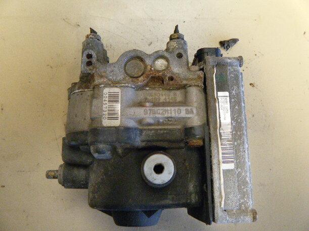Foto: HAUPTBREMSAGGREGAT ABS eines Ford Mondeo Turnier 16V