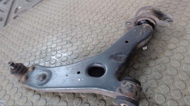 Foto: QUERLENKER VORN RECHTS eines Ford Focus Turnier DI