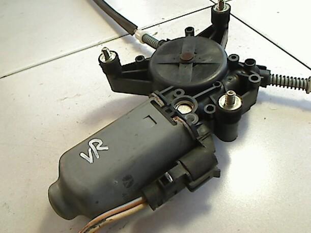 Foto: FENSTERHEBER ELEKTR. VORN RECHTS (4/5-TÜRER) eines Renault Megane 1.6