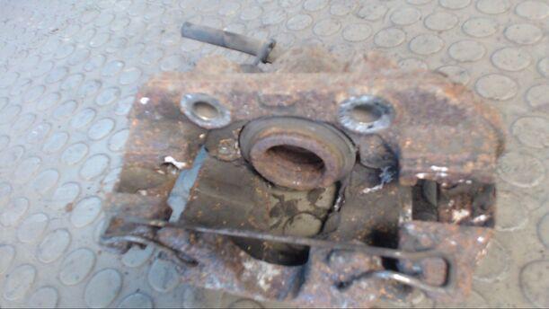 Foto: BREMSSATTEL VORN LINKS eines Opel Astra Caravan