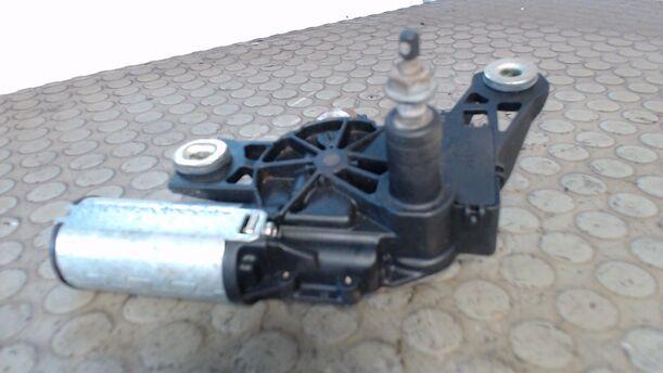 Foto: SCHEIBENWISCHERMOTOR HINTEN eines VW Golf 1.9 TDI