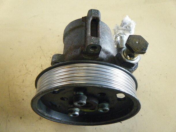 Foto: LENKGETRIEBEPUMPE eines VW Golf 1.9 TDI