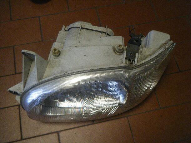 Foto: SCHEINWERFER LINKS eines Ford Escort