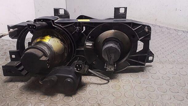 Foto: DOPPELSCHEINWERFERLINKS ( BOSCH) eines BMW 525i