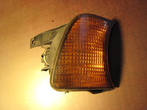 Foto: BLINKER /  BLINKLEUCHTE RECHTS eines BMW 525i