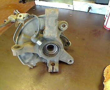 Foto: ACHSSCHENKEL VORNE LINKS V L eines Mazda 626 2.0 Exclusive