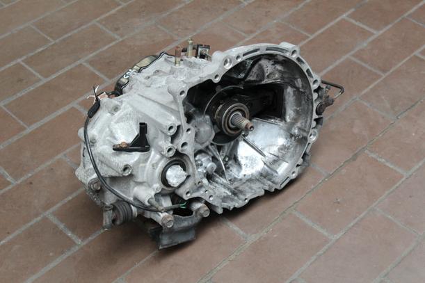 Foto: SCHALTGETRIEBE 5-GANG eines Mazda 626 2.0 SE