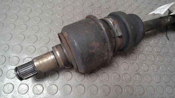 Foto: ANTRIEBSWELLE HINTEN LINKS eines 010 200 D Selection