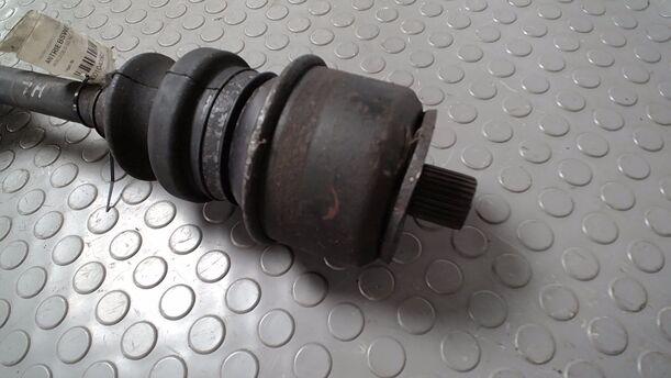 Foto: ANTRIEBSWELLE HINTEN LINKS eines 010 200 D Selection