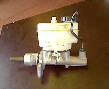 Foto: HAUPTBREMSZYLINDER eines BMW 520i touring Exclusive