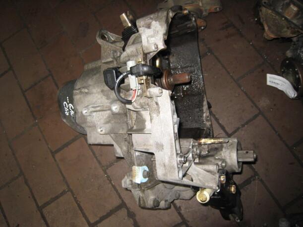 Foto: SCHALTGETRIEBE 5-GANG eines Renault Clio 1.4 Exclusive