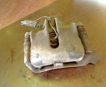 Foto: BREMSSATTEL VR eines Renault Laguna 1.8 Exclusive