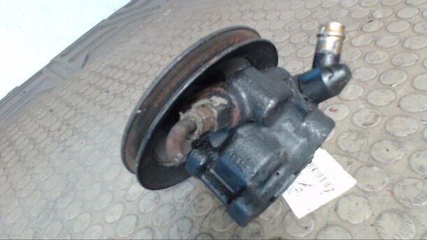 Foto: LENKGETRIEBEPUMPE eines Ford Transit 100 L TDE (TD) Exclusive