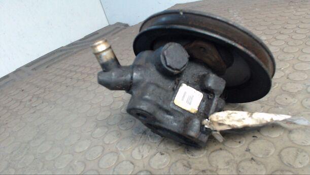 Foto: LENKGETRIEBEPUMPE eines Ford Transit 100 L TDE (TD) Exclusive