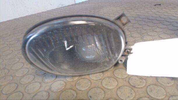 Foto: NEBELSCHEINWERFER  LINKS eines Ford Mondeo Turnier TD Exclusive