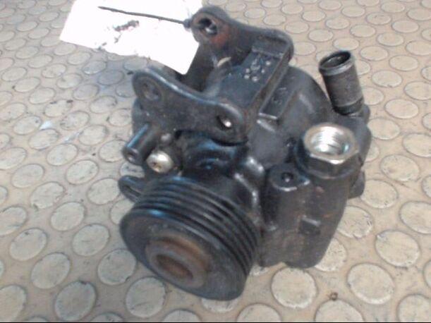 Foto: LENKGETRIEBEPUMPE eines Ford Mondeo Turnier TD Exclusive