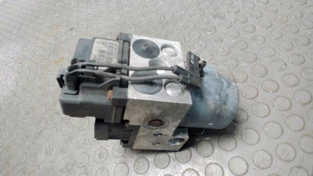 Foto: HAUPTBREMSAGGREGAT ABS eines Toyota Avensis 2.0 TD Exclusive