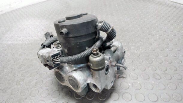 Foto: HAUPTBREMSAGGREGAT ABS eines Toyota Carina Liftback 1.6 Exclusive