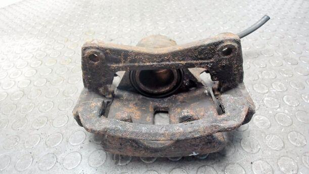 Foto: BREMSSATTEL VORNE RECHTS eines Toyota Carina Liftback 1.6 Exclusive
