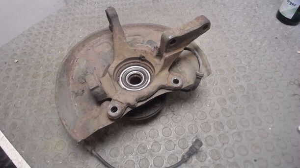 Foto: ACHSSCHENKEL VORNE LINKS (ROST eines Volvo V40 1.9 D Exclusive