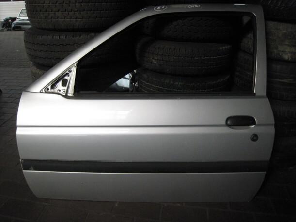 Foto: TÜR VORNE LINKS (2/3-Türer) eines Ford Escort 16V Exclusive