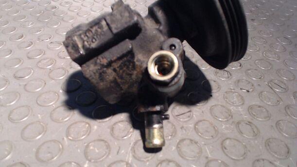 Foto: LENKGETRIEBEPUMPE eines Fiat Bravo 80 16V SE