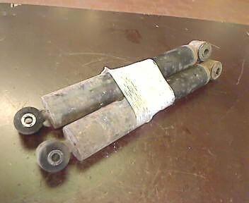Foto: STOSSDÄMPFERPAAR HINTEN eines Fiat Bravo 80 16V SE