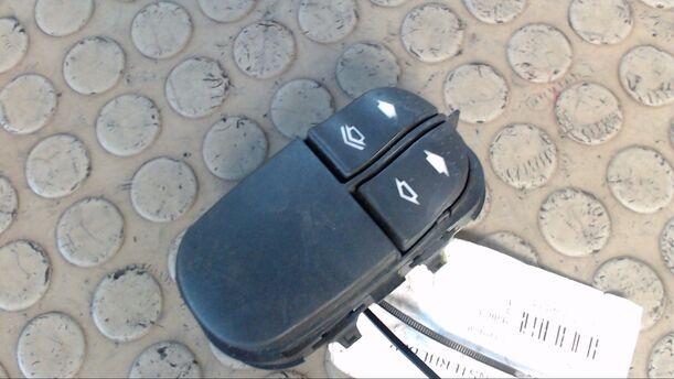 Foto: FENSTERHEBERSCHALTER eines Ford Focus Turnier DI Exclusive