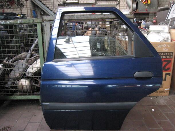 Foto: TÜR HINTEN LINKS eines Ford Escort Exclusive