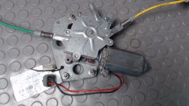 Foto: FENSTERHEBER ELEKTRISCH VORN LINKS eines Saab 9000 2.3 Exclusive