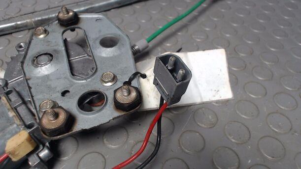 Foto: FENSTERHEBER ELEKTRISCH VORN LINKS eines Saab 9000 2.3 Exclusive
