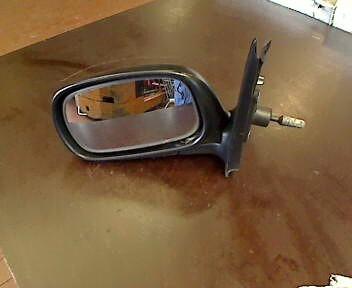 Foto: AUSSENSPIEGEL  MECH. INNENVERSTB. LINKS eines Nissan Micra 1.0 Exclusive