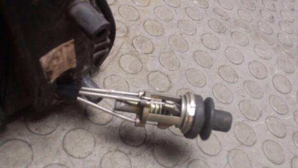 Foto: AUSSENSPIEGEL LINKS MECH. INNENVERSTBAR eines Skoda Felicia Combi 1.3 SE