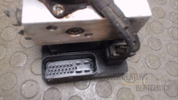 Foto: HAUPTBREMSAGGREGAT ABS eines Skoda Felicia Combi 1.3 SE
